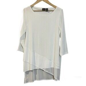 Travelers by Chico’s white layered hem blouse, 3/4 sleeved. Women’s 1 ( M)